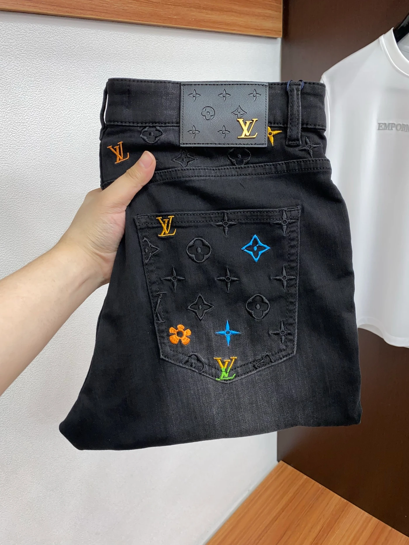 LM-APP-2885