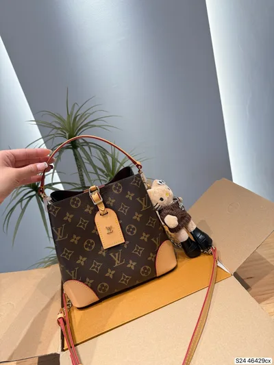 L Classic Monogram Canvas Bucket Bag